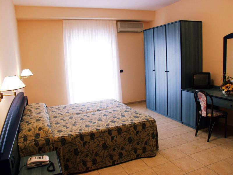 Hotel Gaudio Longobardi Стая снимка